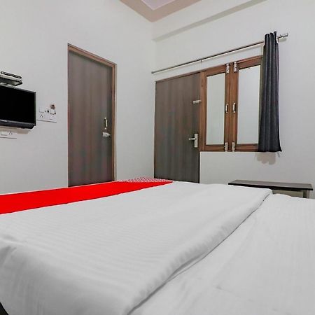 Rajlakshmi Guest House Матура Екстериор снимка