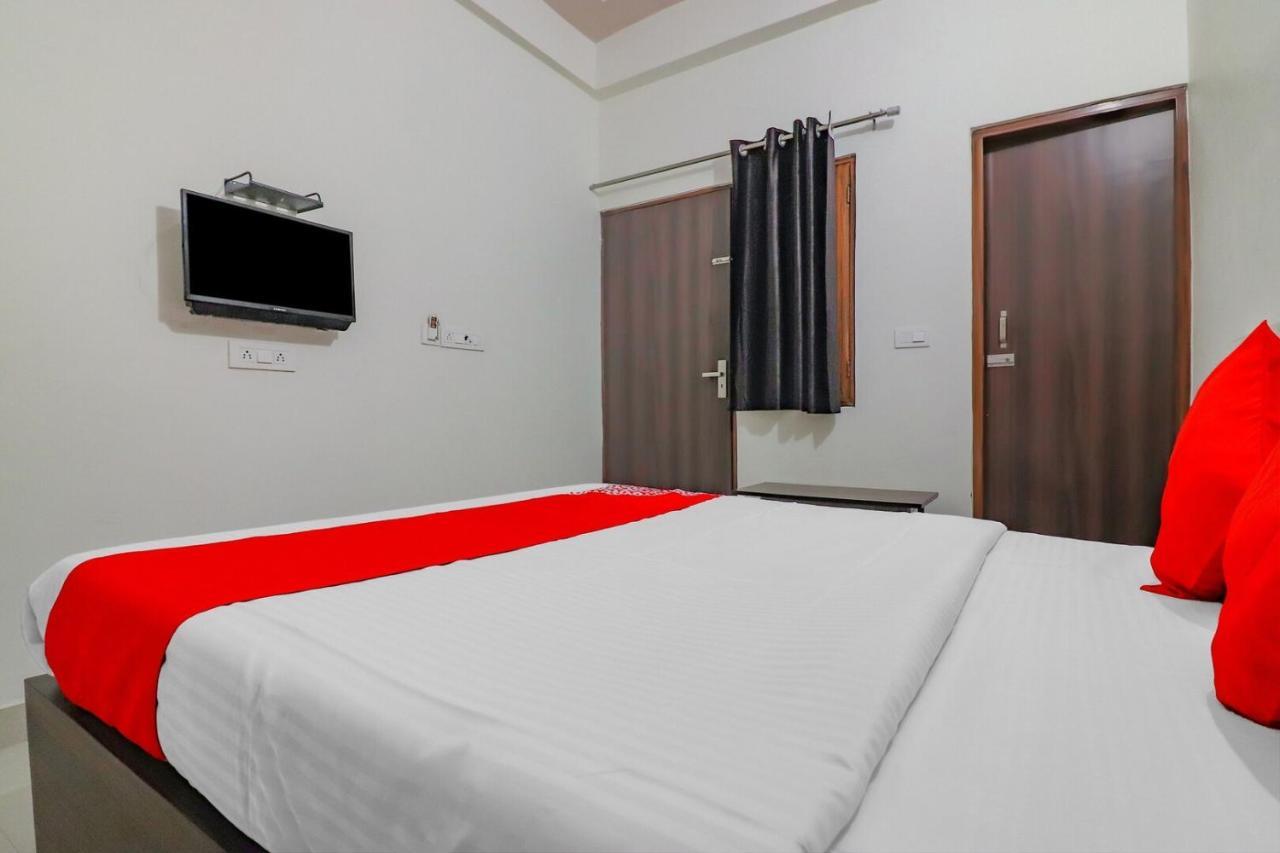 Rajlakshmi Guest House Матура Екстериор снимка