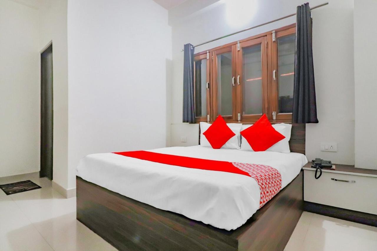 Rajlakshmi Guest House Матура Екстериор снимка