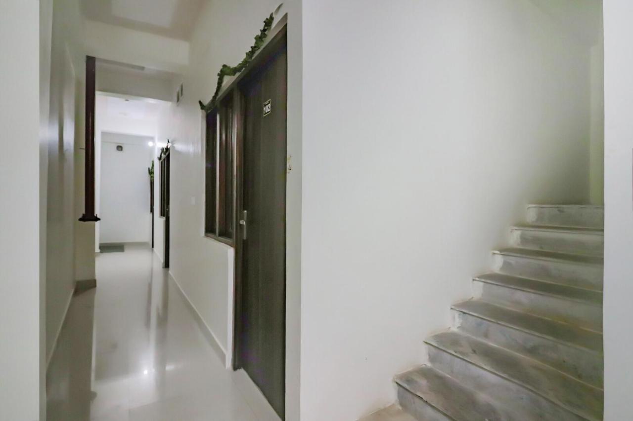 Rajlakshmi Guest House Матура Екстериор снимка