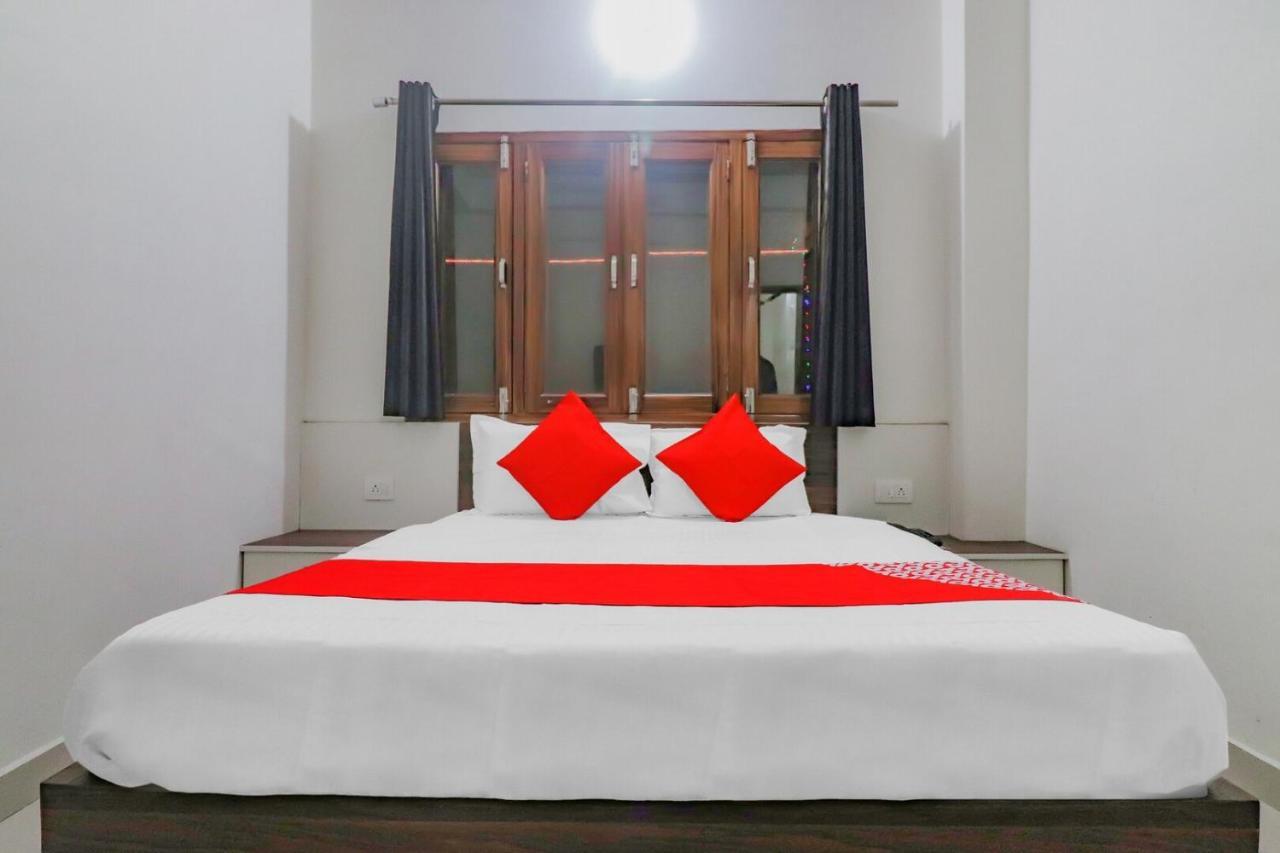 Rajlakshmi Guest House Матура Екстериор снимка