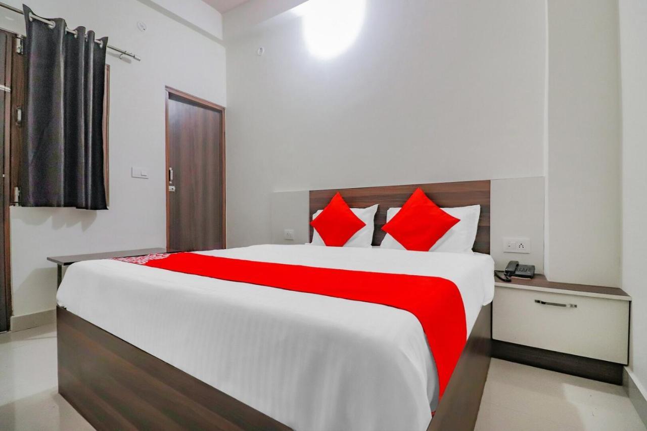 Rajlakshmi Guest House Матура Екстериор снимка