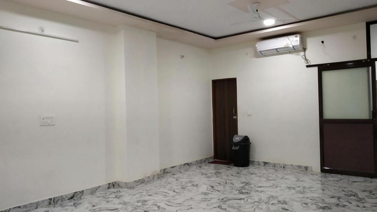 Rajlakshmi Guest House Матура Екстериор снимка