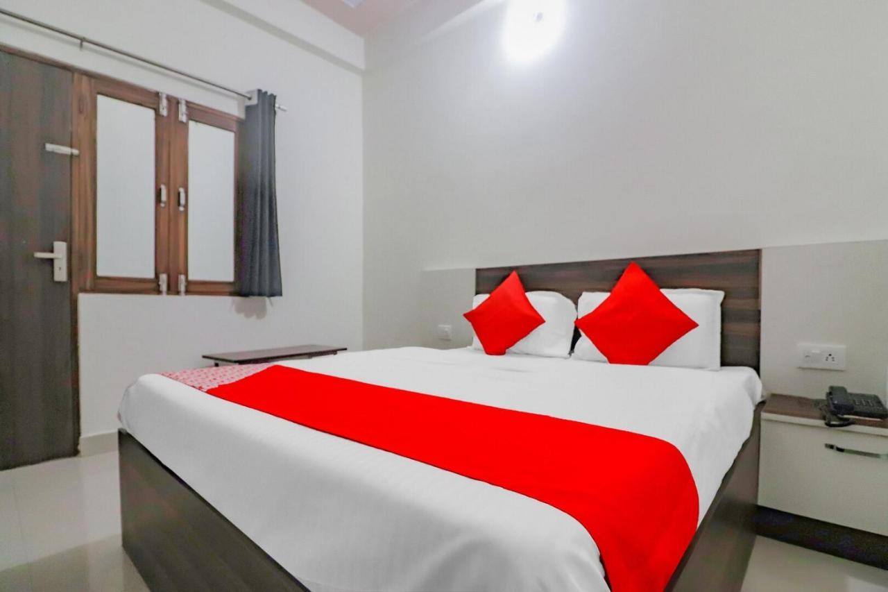 Rajlakshmi Guest House Матура Екстериор снимка